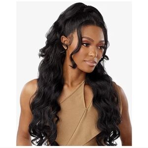 Elegant Black Wavy Hair Wig for Women